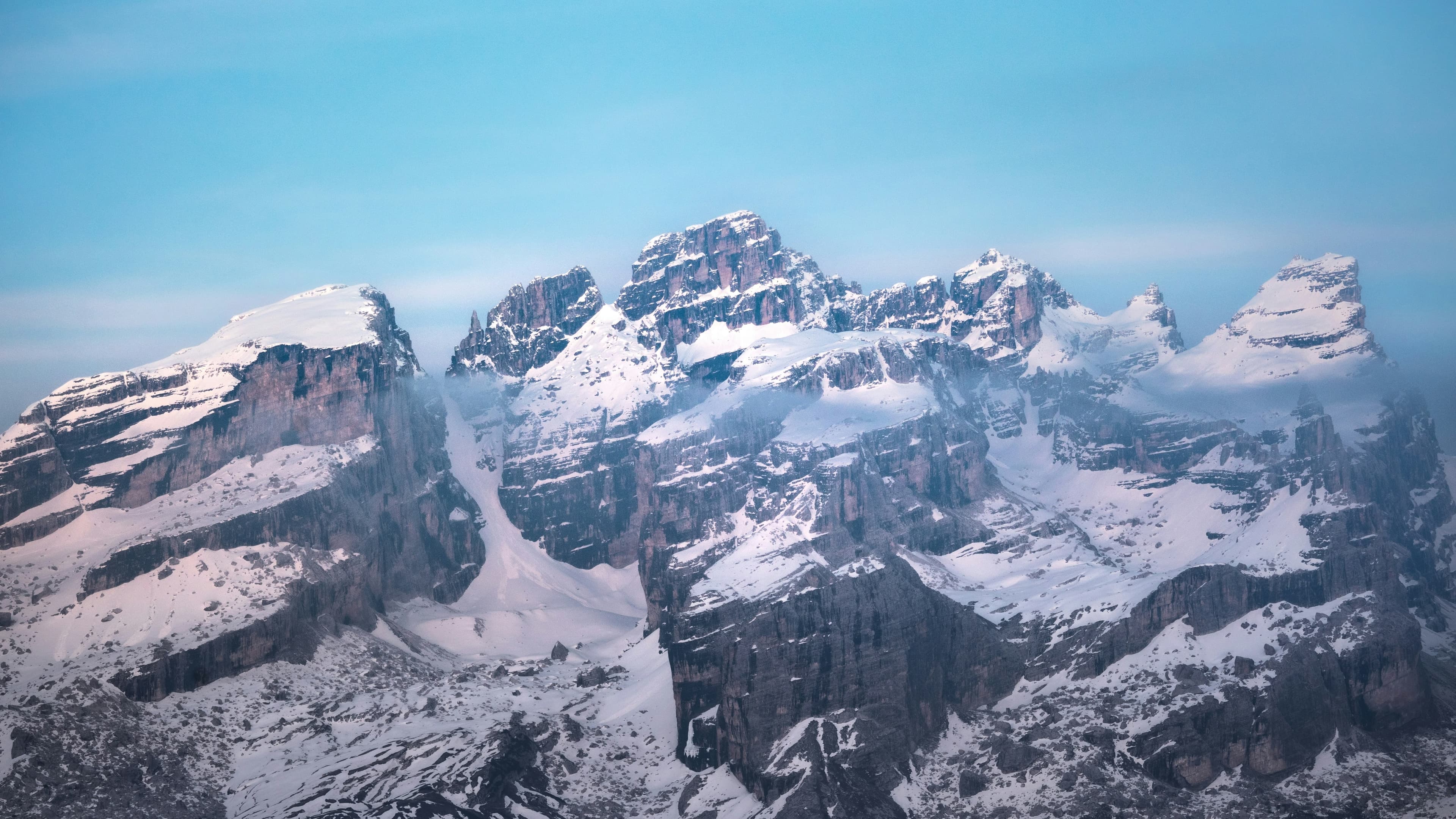 De besneeuwde Brenta-Dolomieten bij Madonna di Campiglio